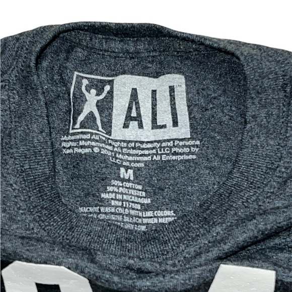 🔵Muhammad Ali Men's G.O.A.T Graphic Shirt Size M - Picture 3 of 4